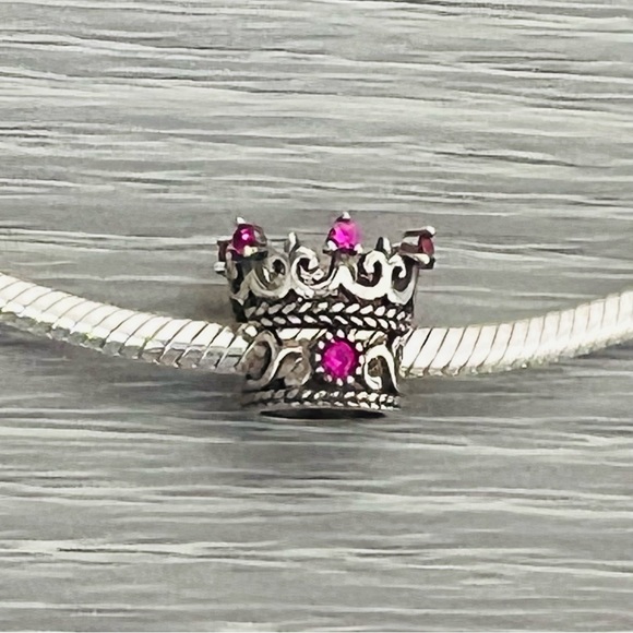 Silver plated & paved red crystals ROYAL CROWN Bracelet charm - Picture 4 of 5